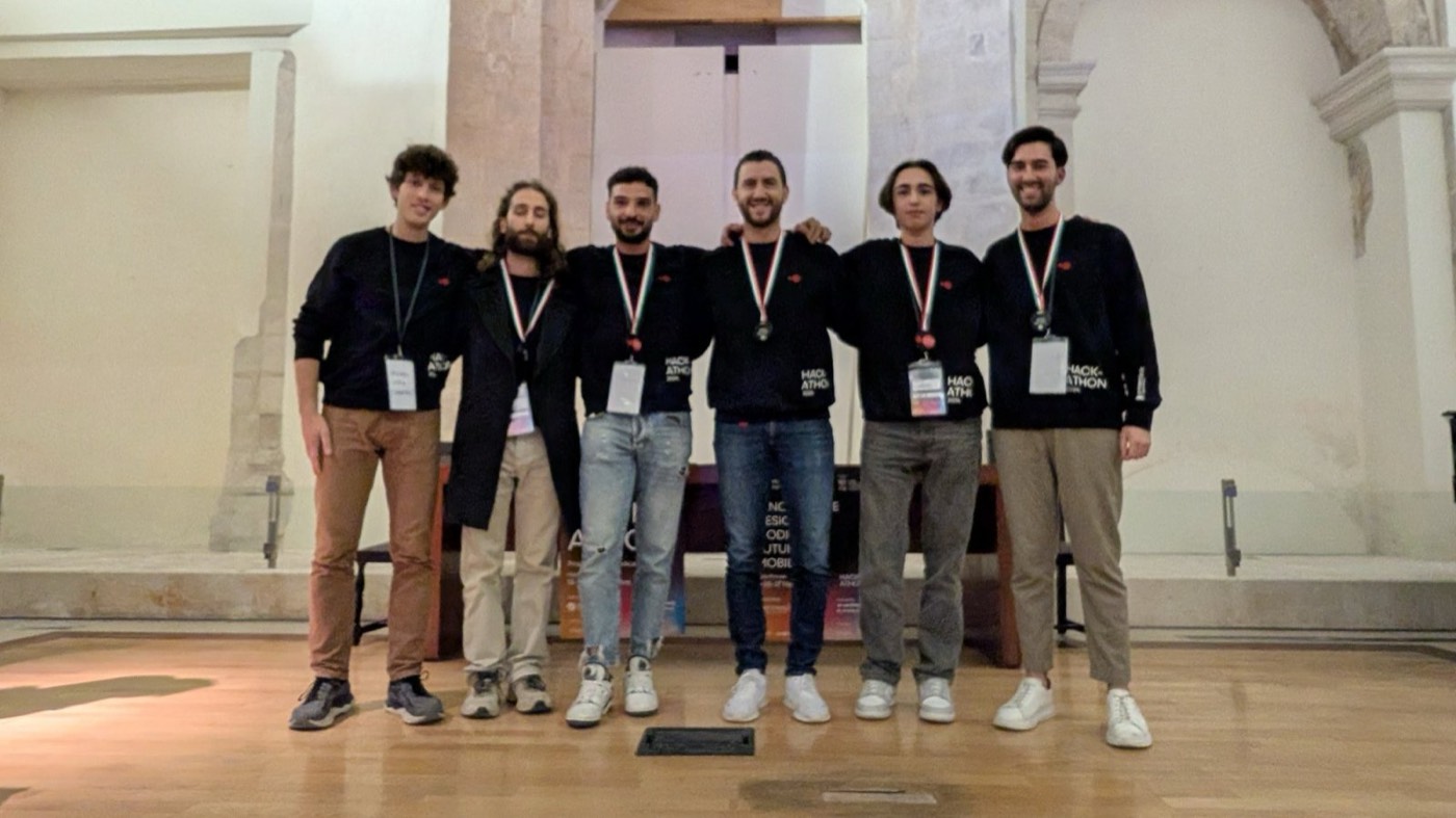 Un team sul palco della finale
